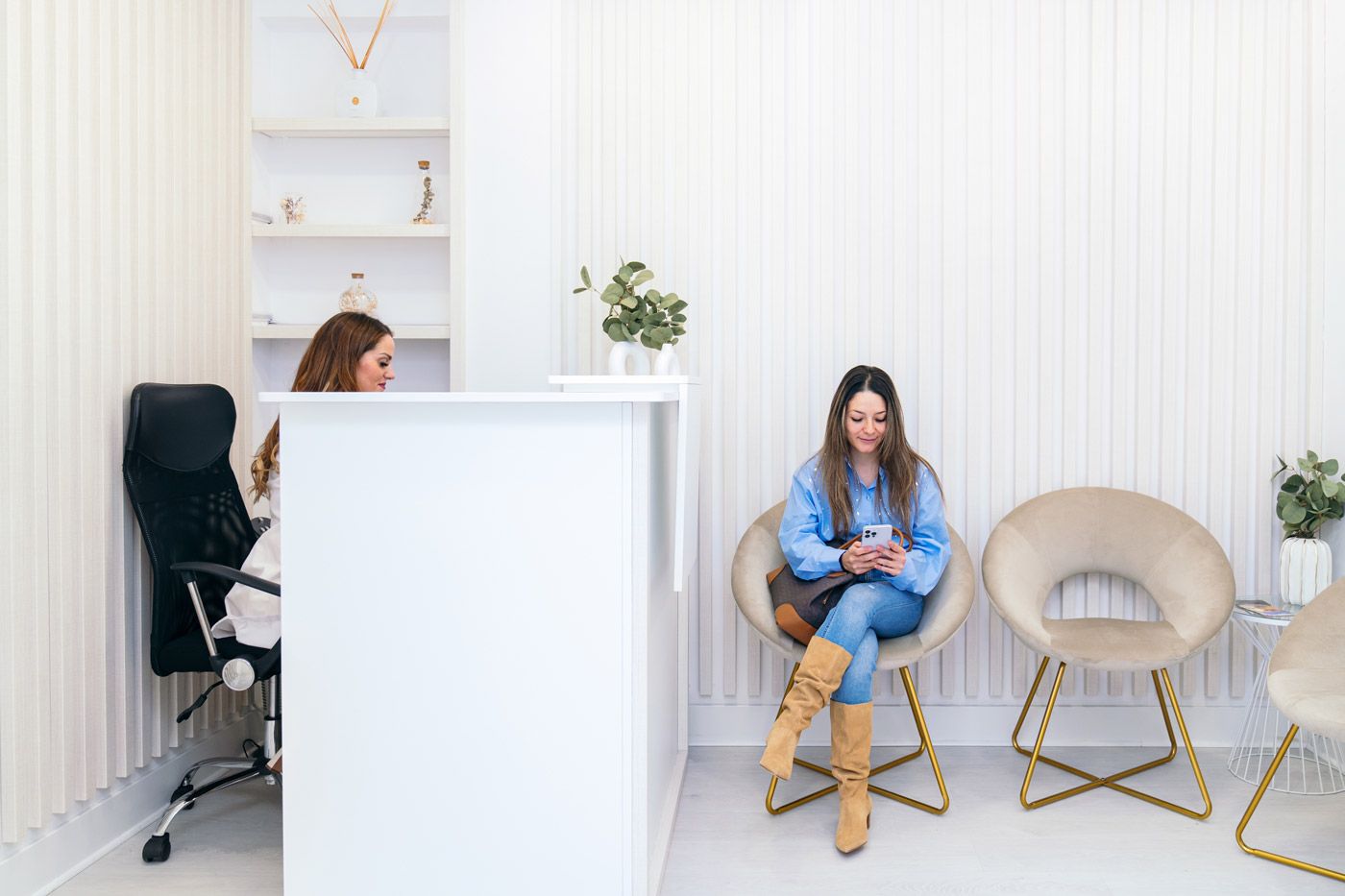 Aesthetic center using software to manage services